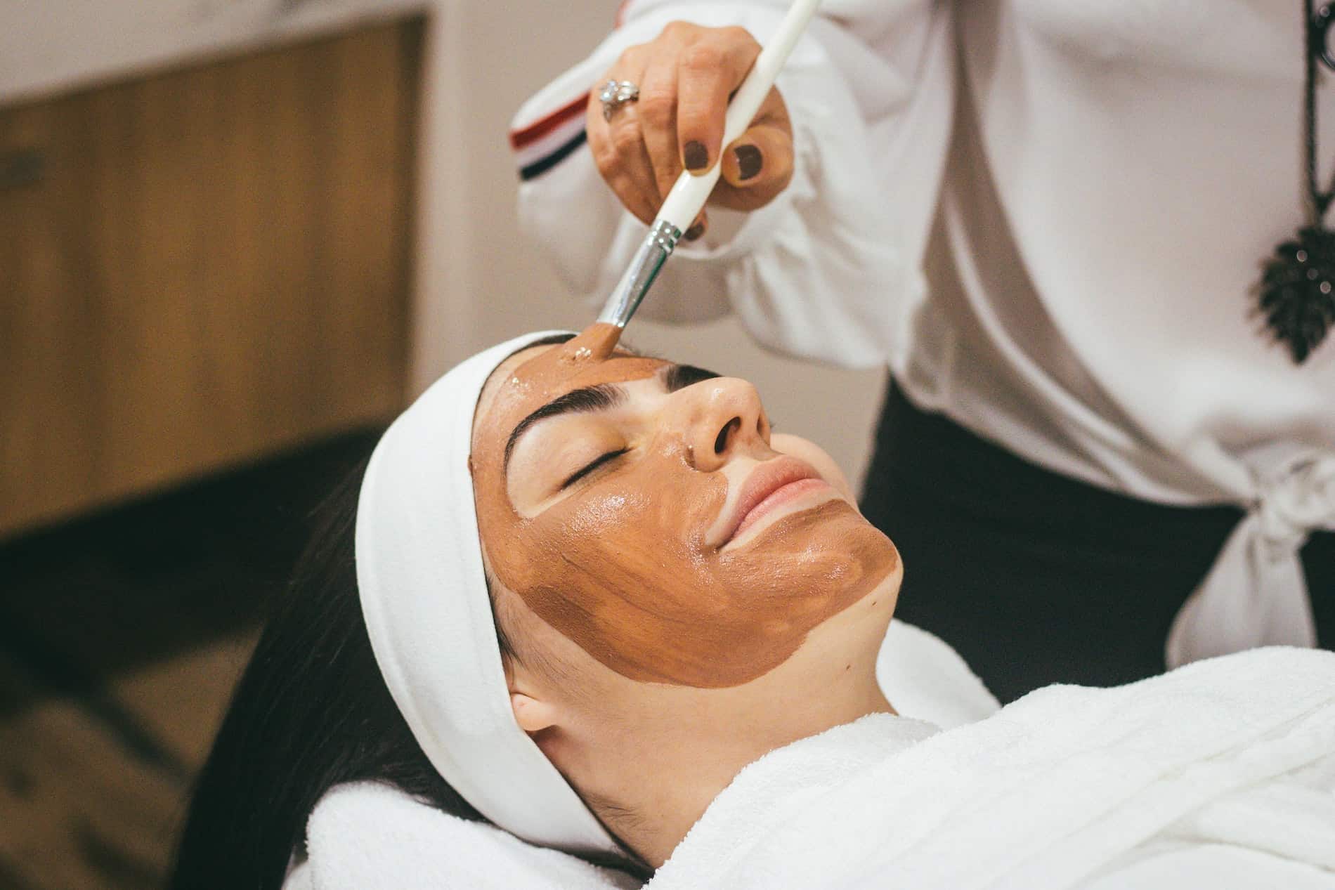 Boost Skin Health With Facials Tailored For Hormonal Teenage Breakout Cycles